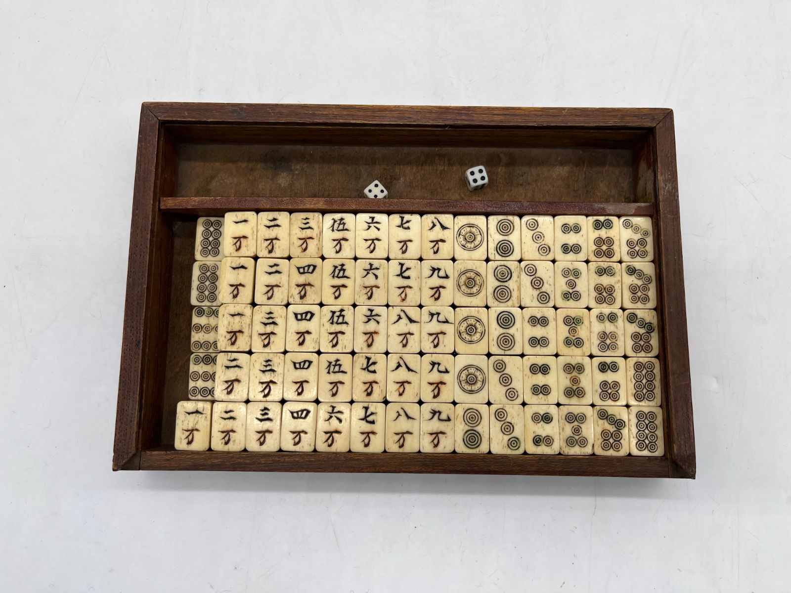 麻雀牌 手造り背竹 中国 レトロ 骨 希少昭和レトロ 骨牌 竹背 麻雀牌