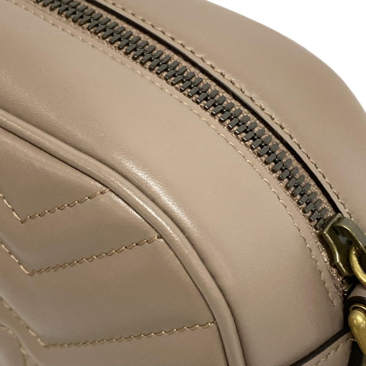 ピンクベージュ×ゴールド