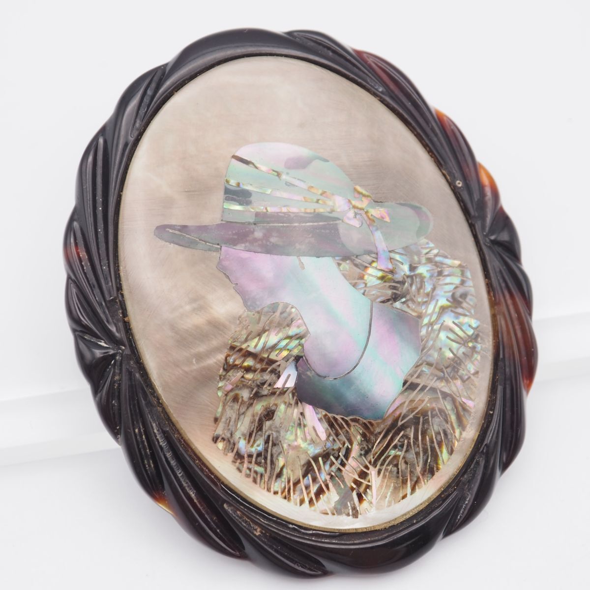 G181 シェル 鼈甲 べっ甲 ブローチ 女性横顔 インレイ デザイン