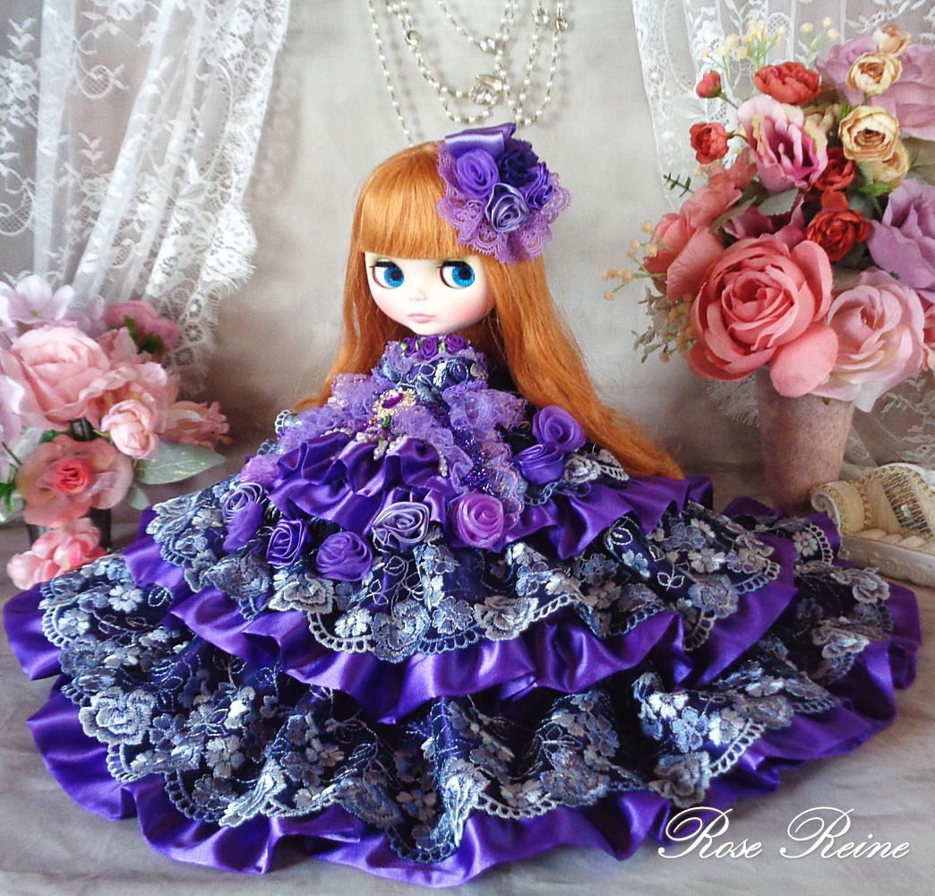 ソニアローレン王妃 ゴージャスバイオレットが重厚に煌めく豪華ボリュームフリルドールドレス