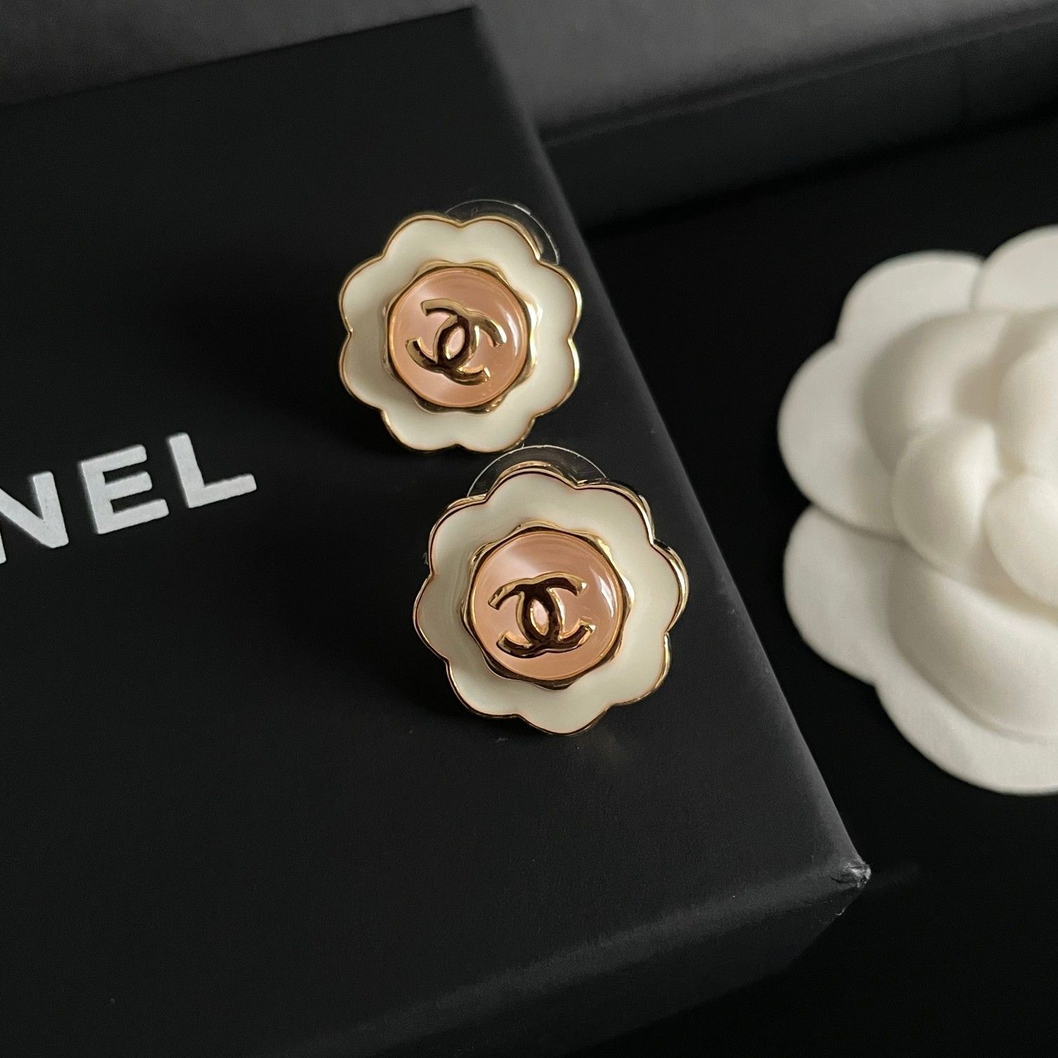 今日特価】Chanel シャネル ヴィンテージ ダブル C イヤリング