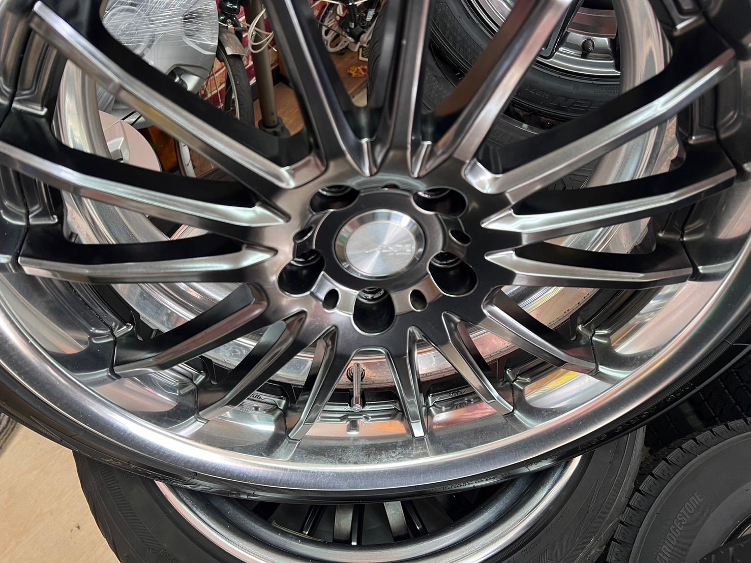 若干イボあり溝多し。8.5J9.0J225/45R19 差し控える 245/40R19