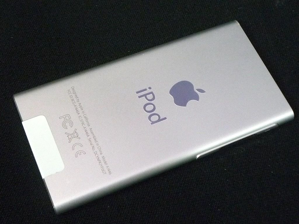 新品未使用 Apple iPod nano 第7世代 シルバー A1446 充電ケーブル付