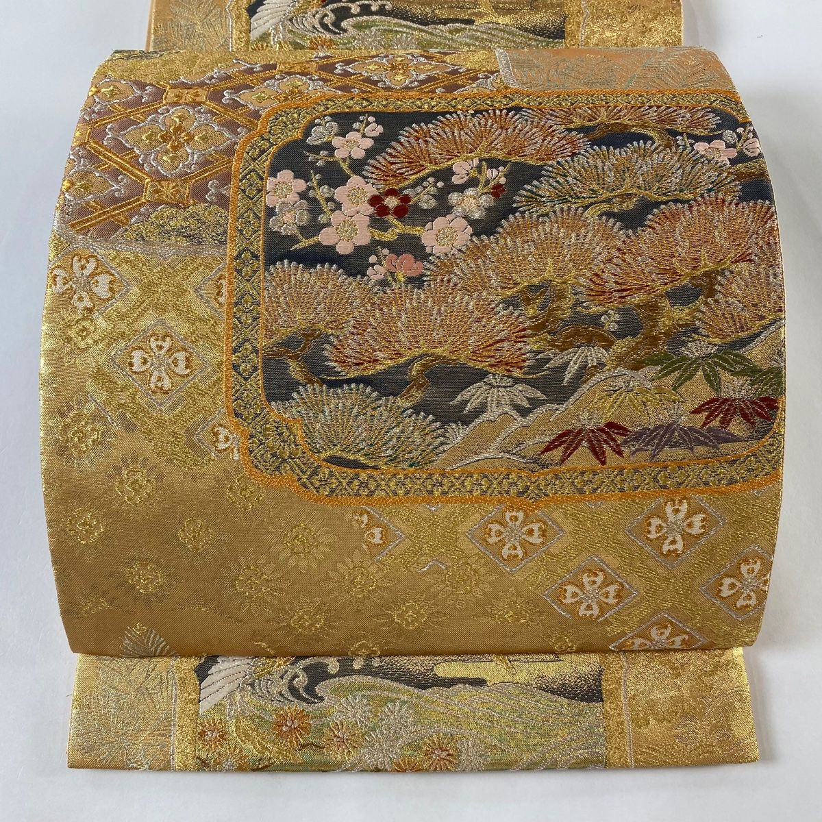 袋帯 秀品 松竹梅 花菱 箔 金銀糸 金色 六通 正絹 【中古