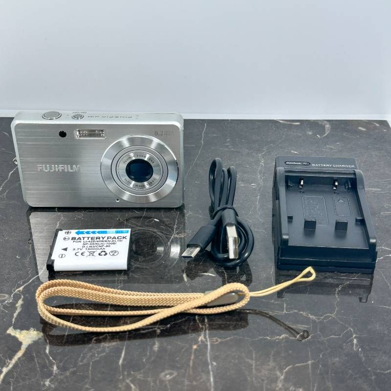 FINEPIX J 10 シルバー コンデジ デジカメ