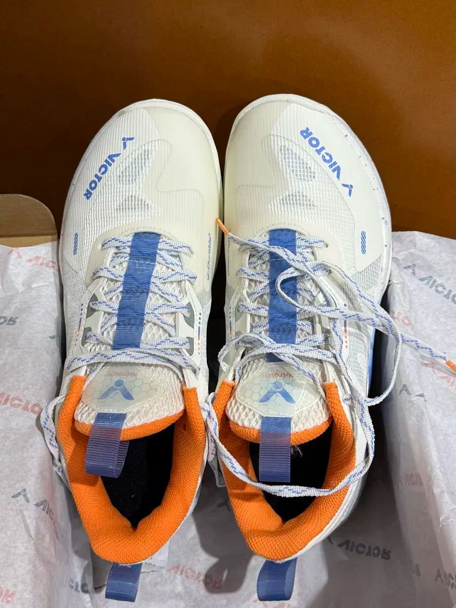 ビクター　バドミントンシューズ 楽天市場】【ビクタースポーツ / VICTOR】シューズ ホワイト 25.0cm