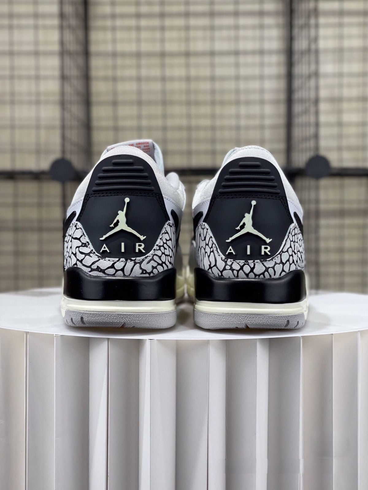 1円 美品 ナイキ エアジョーダン メンズ スニーカー 28 ホワイト CA507