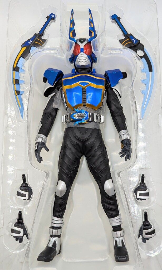 RAH 仮面ライダーガタック　修正手首付き メディコム・トイ RAH DX 仮面ライダーカブト 仮面ライダーガタック