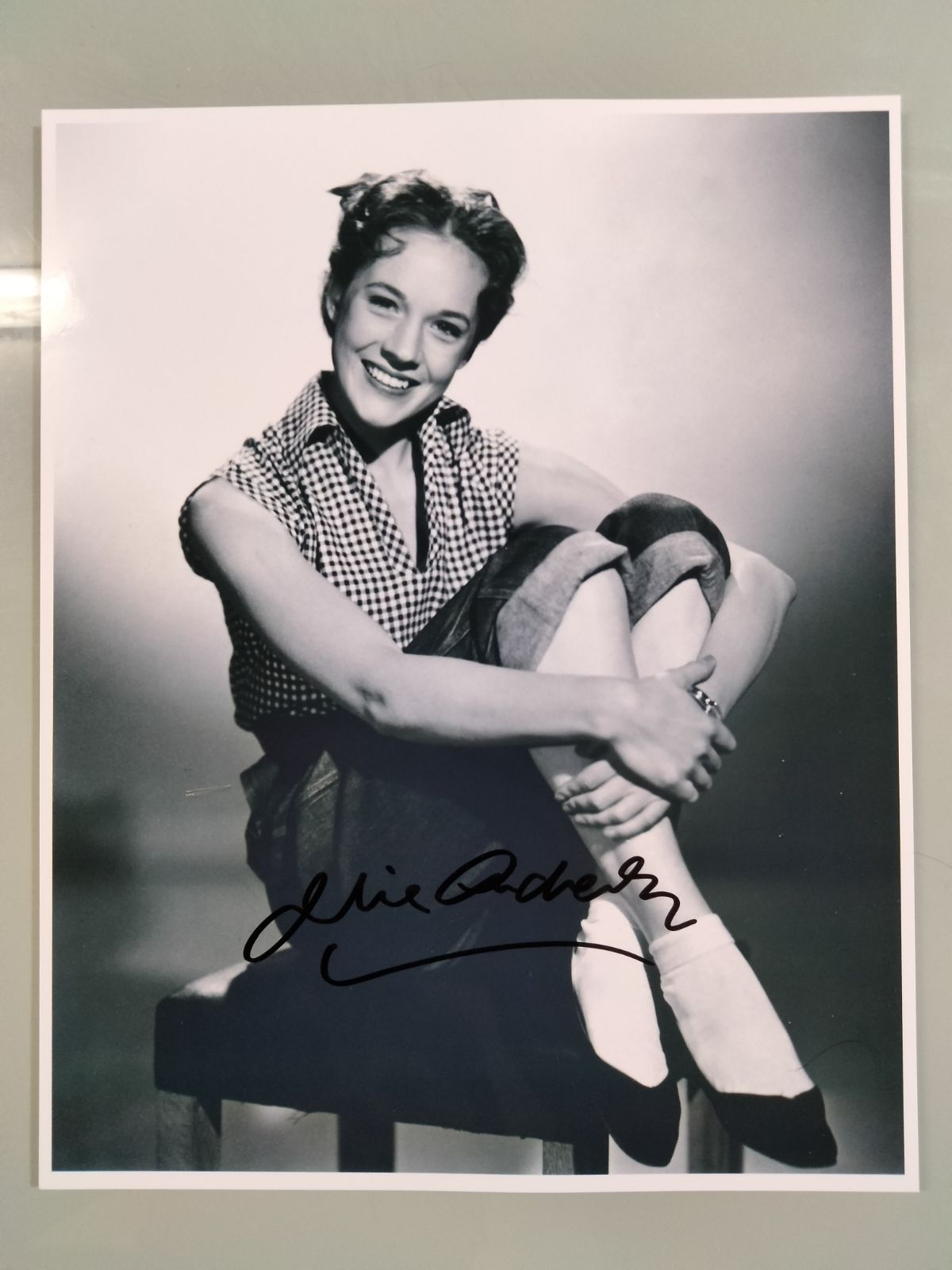 ジュリー・アンドリュース直筆サイン入り超 大型写真…Julie Andrews - メルカリ