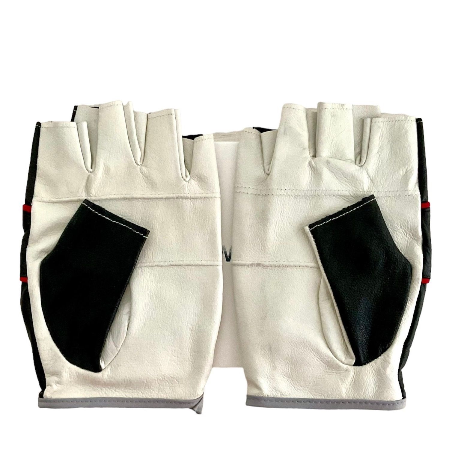 【新品未使用】 非売品 BMW Mオリジナル・ドライビング・グローブ 天然皮革 送料188円 ★BMW ⁄⁄⁄M オリジナル・ドライビング・グローブ★ 天然皮革 グローブ 未使用 非売品