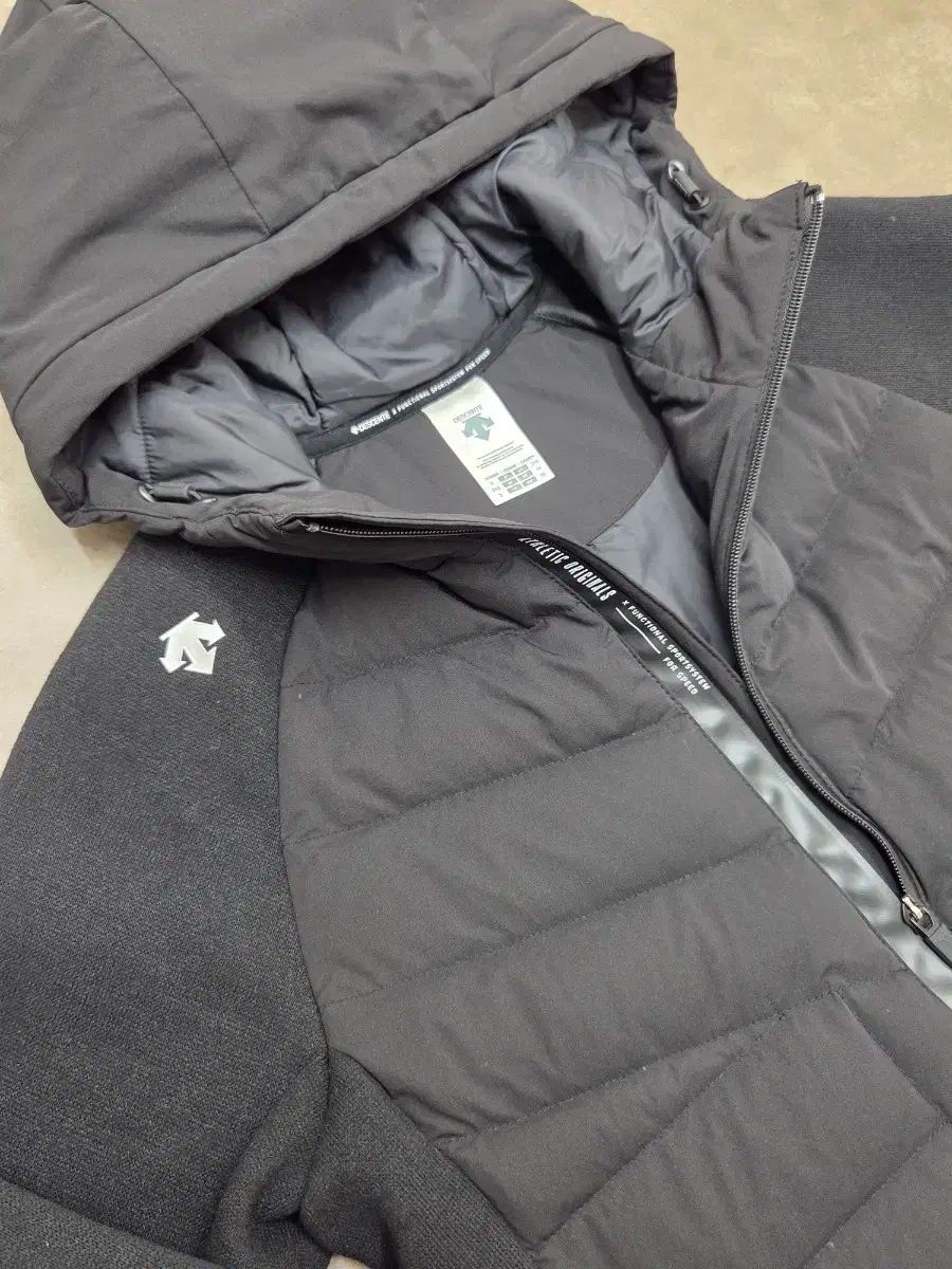 DESCENTE デサント