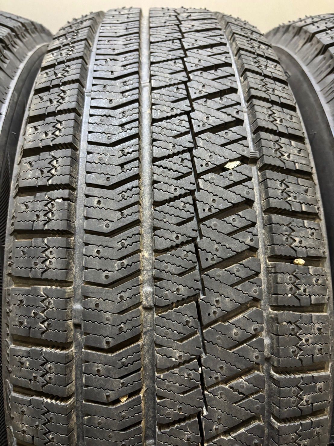 23 BRIDGESTONE 225/60R17 スタッドレス 23 BRIDGESTONE 225/60R17 スタッドレス