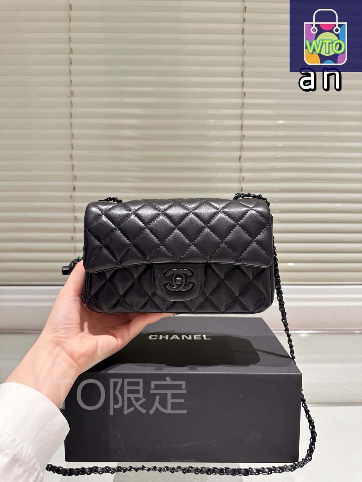 シャネルのボディバック CHANEL シャネル スポーツライン ボディバッグ ナイロン
