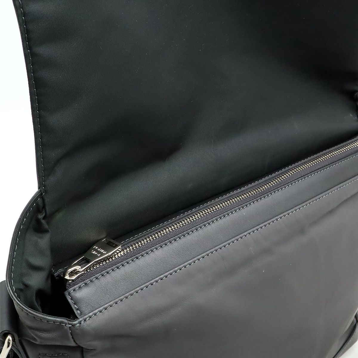 LOUIS VUITTON ルイ ヴィトン Vライン クロス ショルダーバッグ 