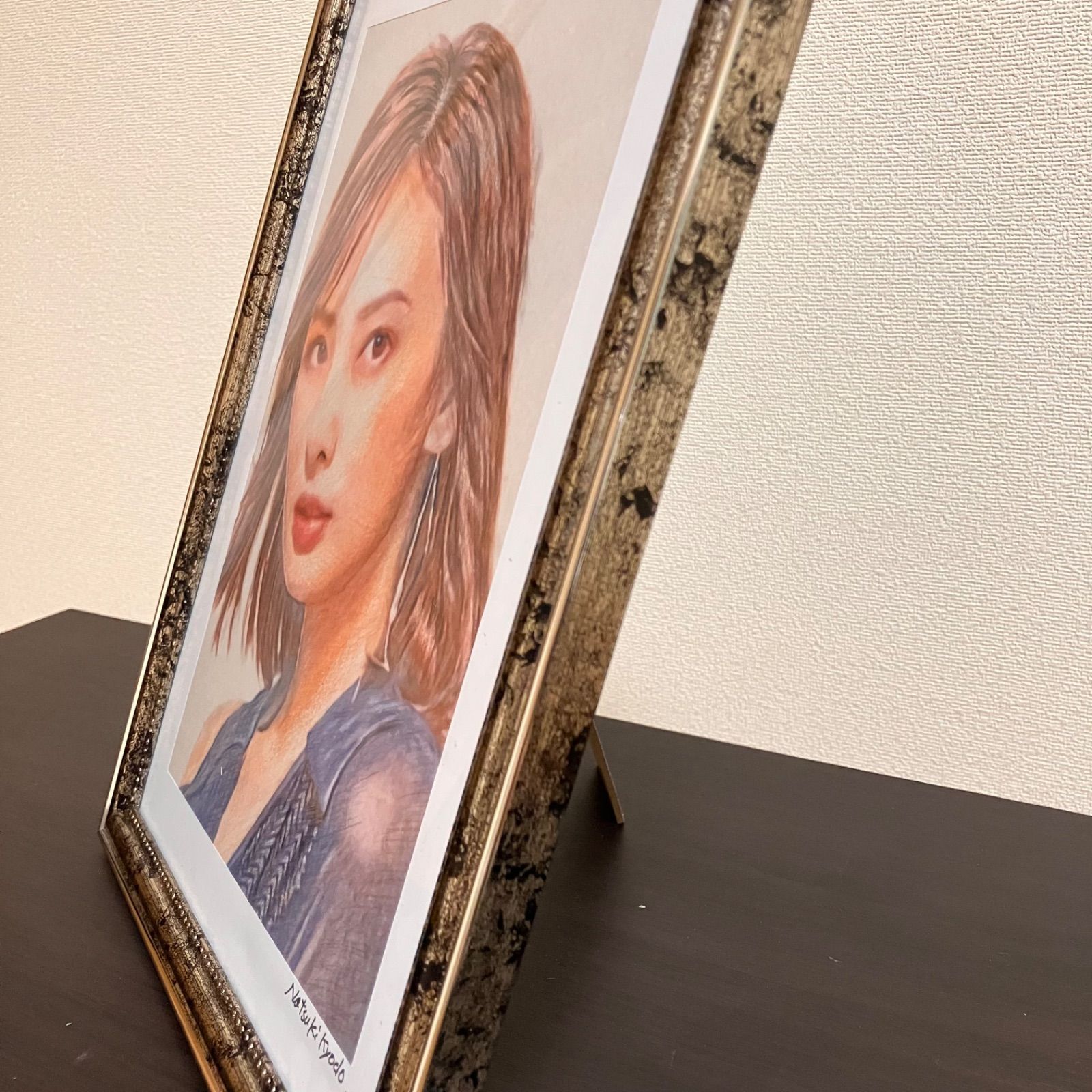 女優画④ 額装品 額縁寸法32.7㎝×24.0㎝×1.5㎝ 定款付 京藤夏樹真作