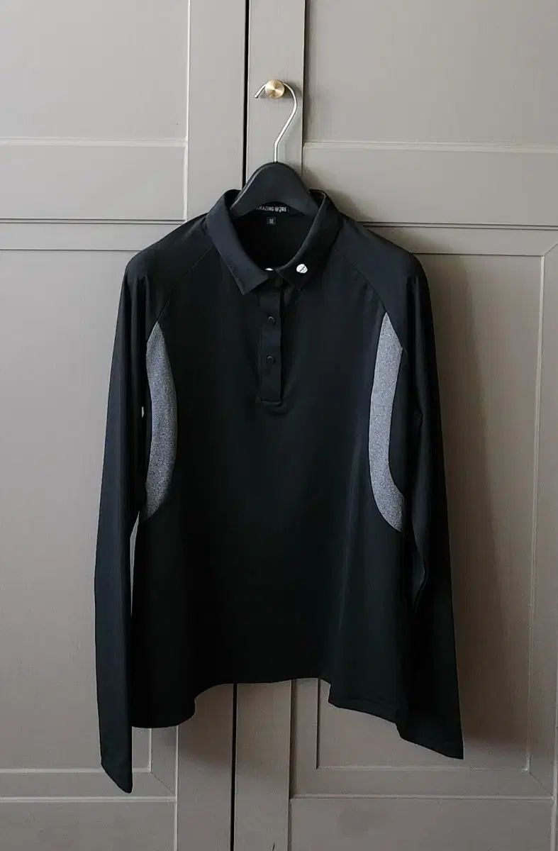 新品アメージングクリー AMAZゴルフウェアレディースジャケット　フード付き 新品アメージングクリー AMAZゴルフウェアレディースジャケット フード