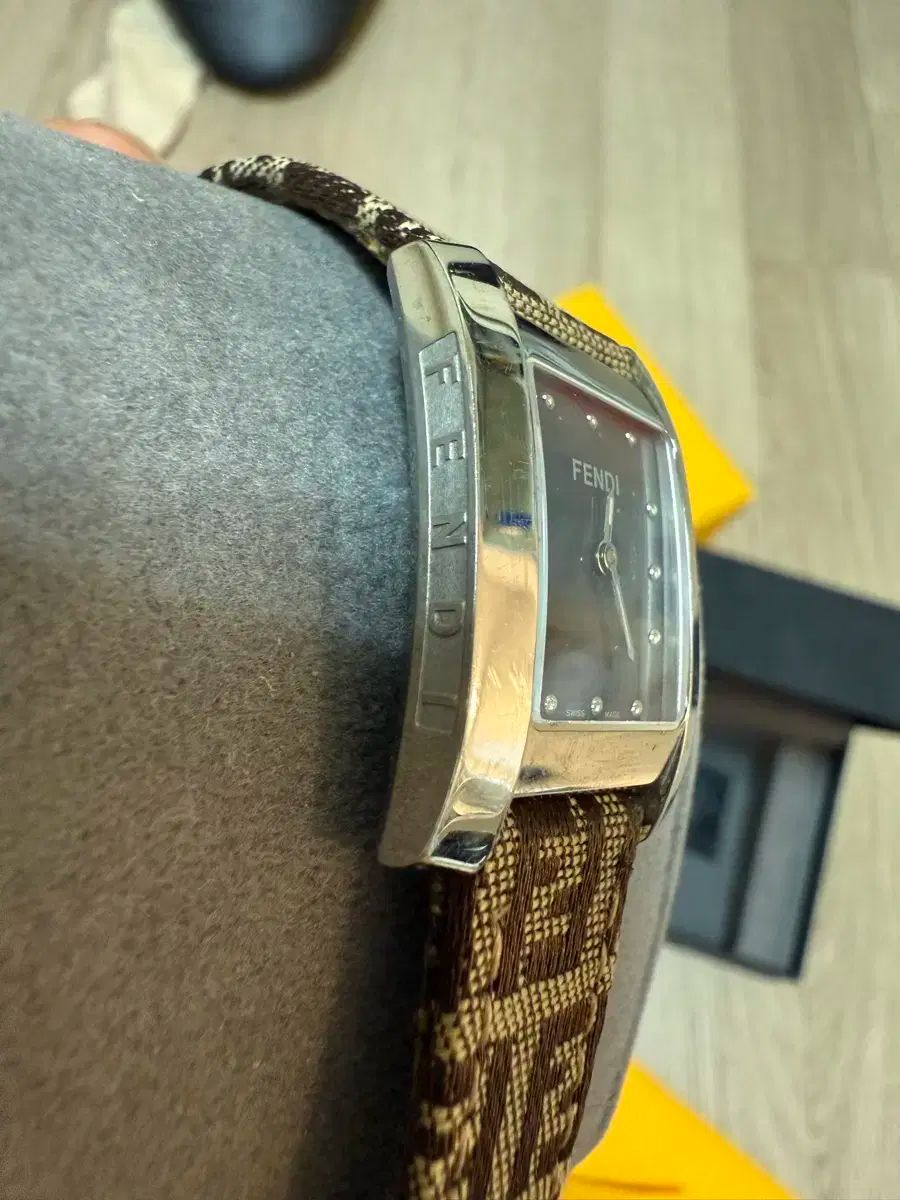 FENDI フェンディ FF ロゴ ブラウン 女性 時計 付属品完備 WWW_USTAUSTRALIA_COM_AU