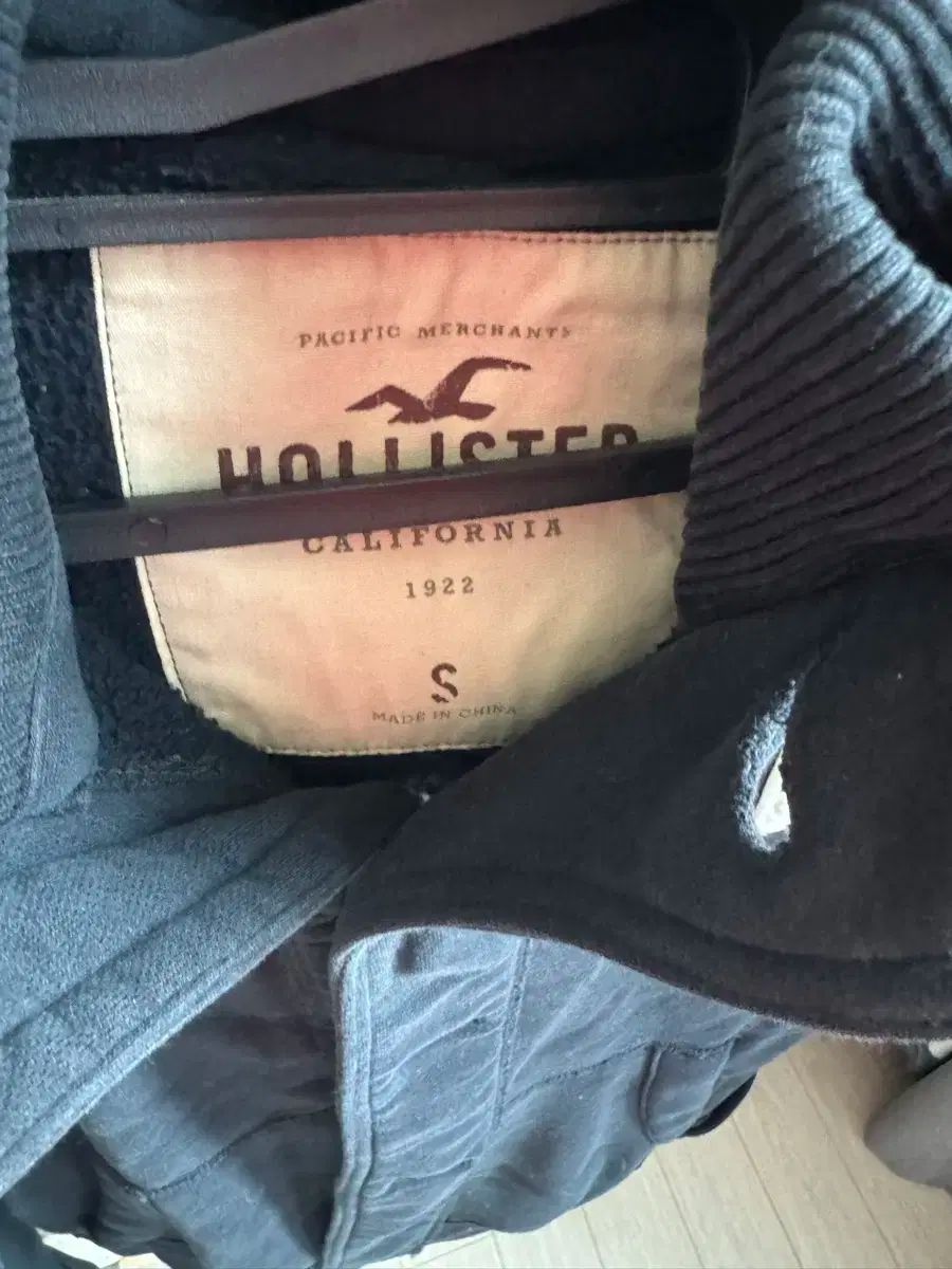 Hollister ネイビー フード付きパーカー sサイズ 楽天市場】ホリスター