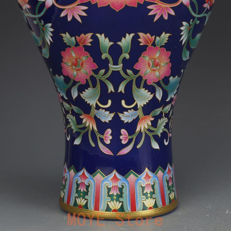 大清乾隆藍地琺瑯彩纏枝紋花瓶 景徳鎮 陶磁器 装飾品 現代工芸品