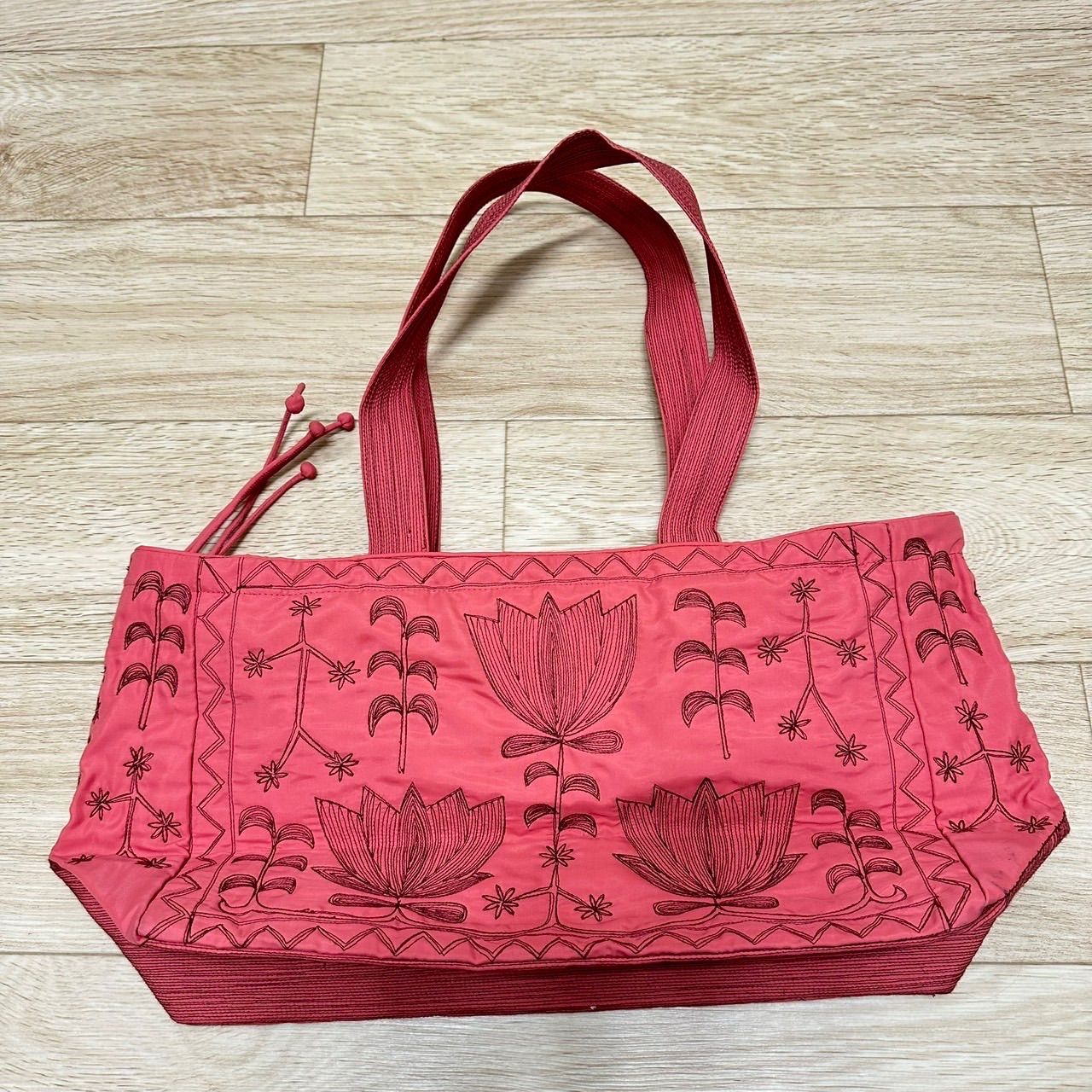 ぎゅな☺︎！イッセイミヤケTAMASHA タマシャ ミニバッグ 黒 刺繍 TAMASHA タマシャ TaMaSHa ISSEY MIYAKE イッセイミヤケ トート