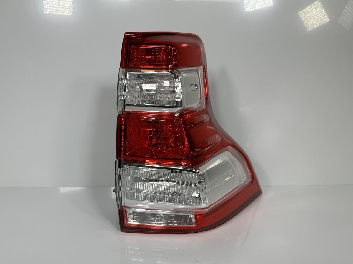低走行 ランドクルーザープラド ランクルプラド TRJ150W GDJ150W 中期 純正 右テールランプ 81550-60B51 81551-60B51 60-195 管31748