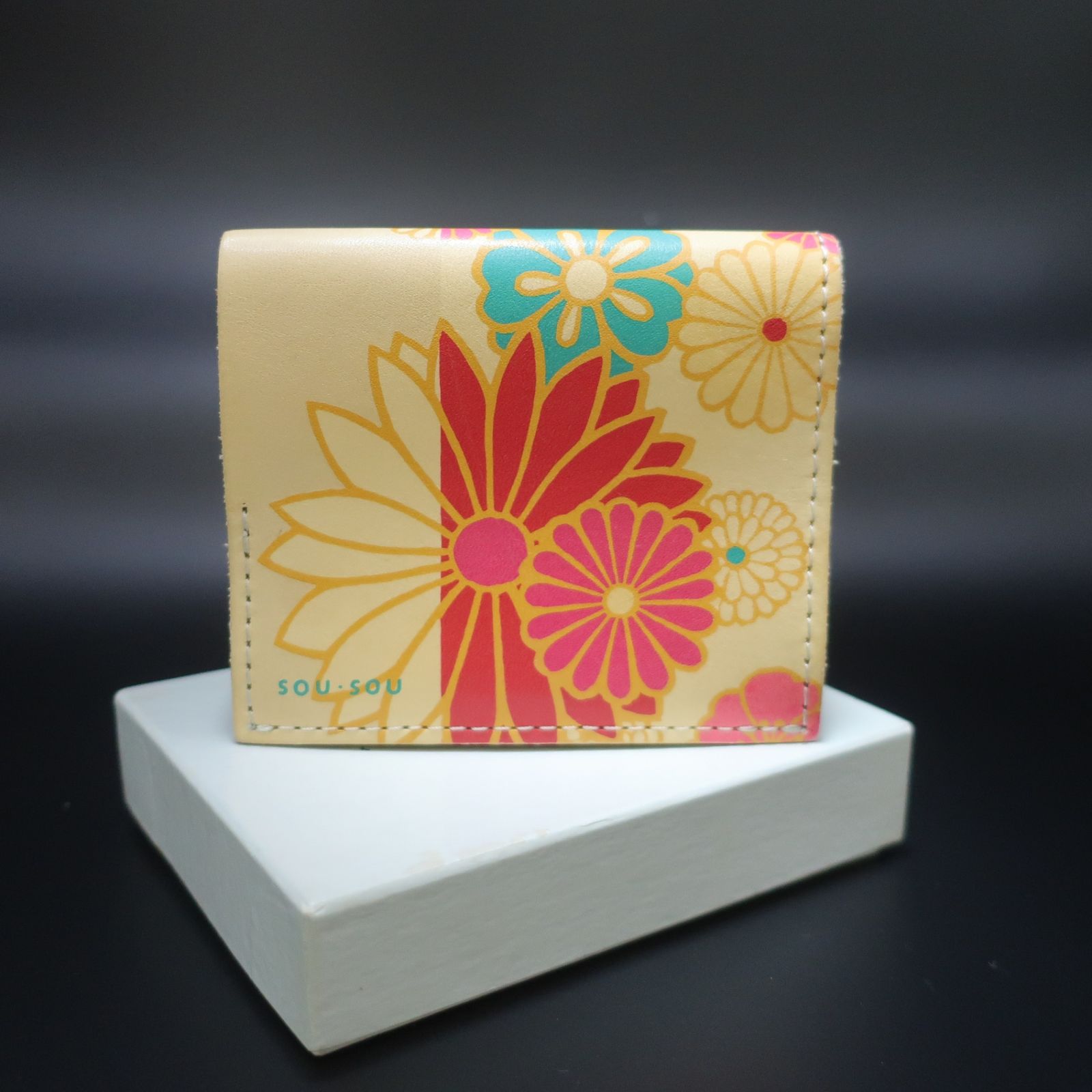 美品 SOU・SOU ソウソウ 財布 クアトロガッツ 小さいふ 雲間に菊 花柄 SOU・SOU×クアトロガッツ 小さいふ。／申（さる） - SOU・SOU
