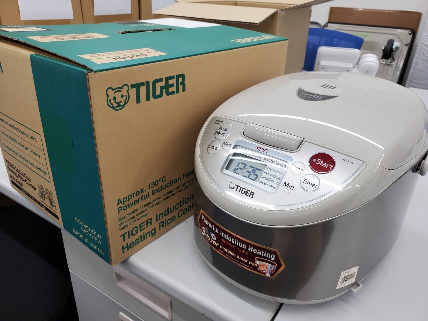 展示品・未使用】IH炊飯器 タイガー 10合炊き JKW-A18W 海外仕様 220V 