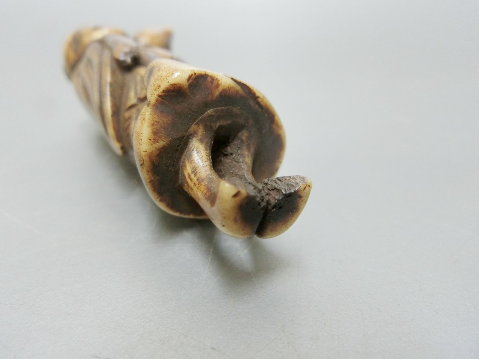 時代色！【根付　鹿角製　人物に瓢箪　提げ物・56・骨董古美術】美術工芸　鑑賞古玩 根付 鹿角製 人物に瓢箪 提げ物・56・骨董古美術】美術工芸 鑑賞