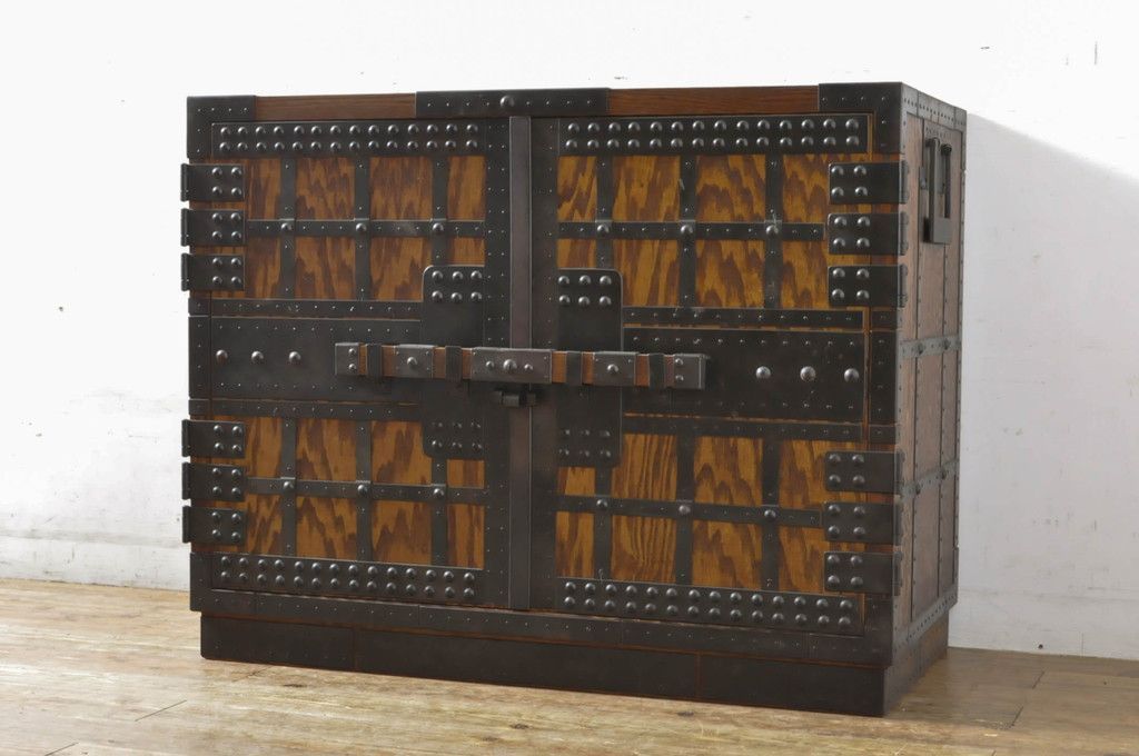 キャスター付き 箪笥 船箪笥 タンス　木製家具 収納家具 キャビネット 美術品・アンティーク・コレクション キャスター付き 箪笥 船箪笥