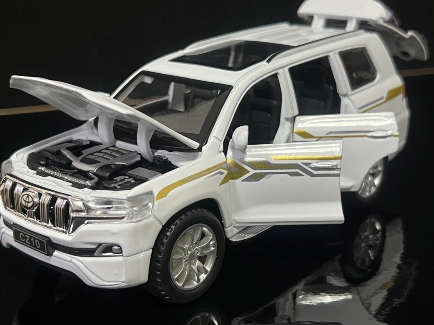 トヨタ ランドクルーザープラド ミニカー 1/32 ホワイト H77