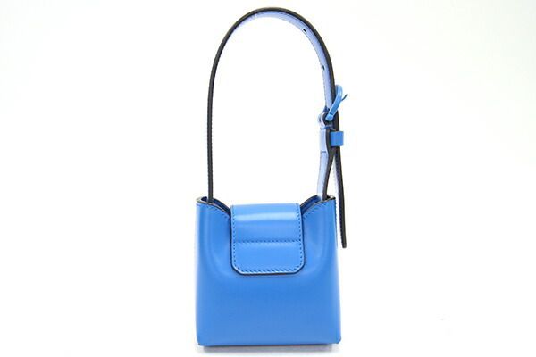 フェラガモ ハンドバッグ ガンチーニ トリフォリオ 中古 - メルカリ