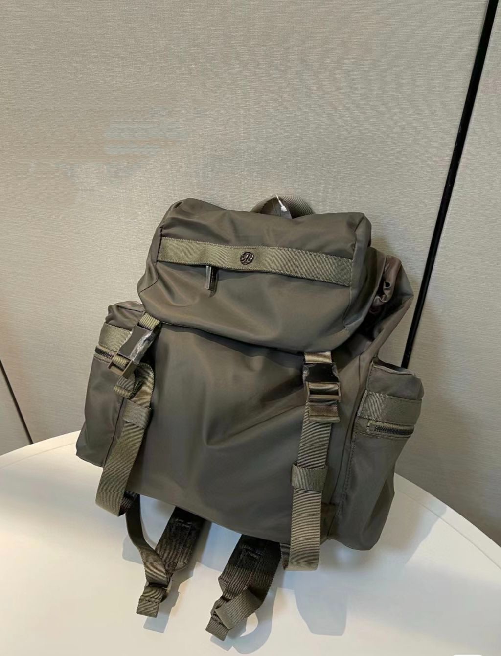 新品未使用タグ付き人気ルルレモンバックパックリュック男女兼用lululemon Wunderlust Backpack