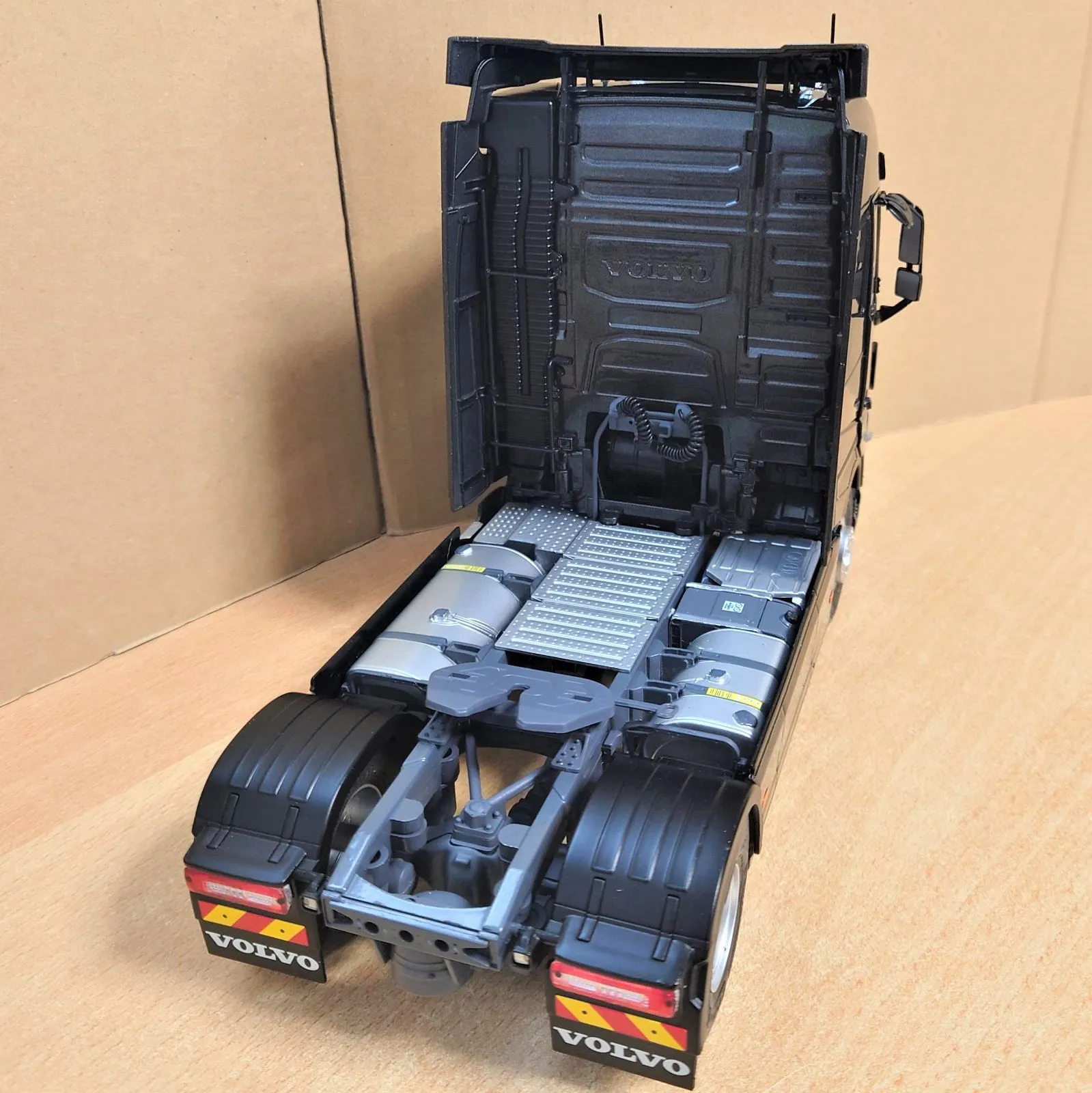 ミニカー　1/43 ボルボ FH 4 グローブトロッター トートライナー MALVAUX [116765] 中古】ミニカー 1/43 ボルボ FH 4 グローブトロッター トート