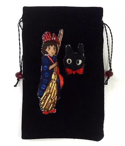 アクセサリー(非金属)(キャラクター)　キキ＆ジジ 刺繍ブローチ 「魔女の宅急便」 近藤喜文展 中古】アクセサリー(非金属)(キャラクター) キキ＆ジジ 刺繍