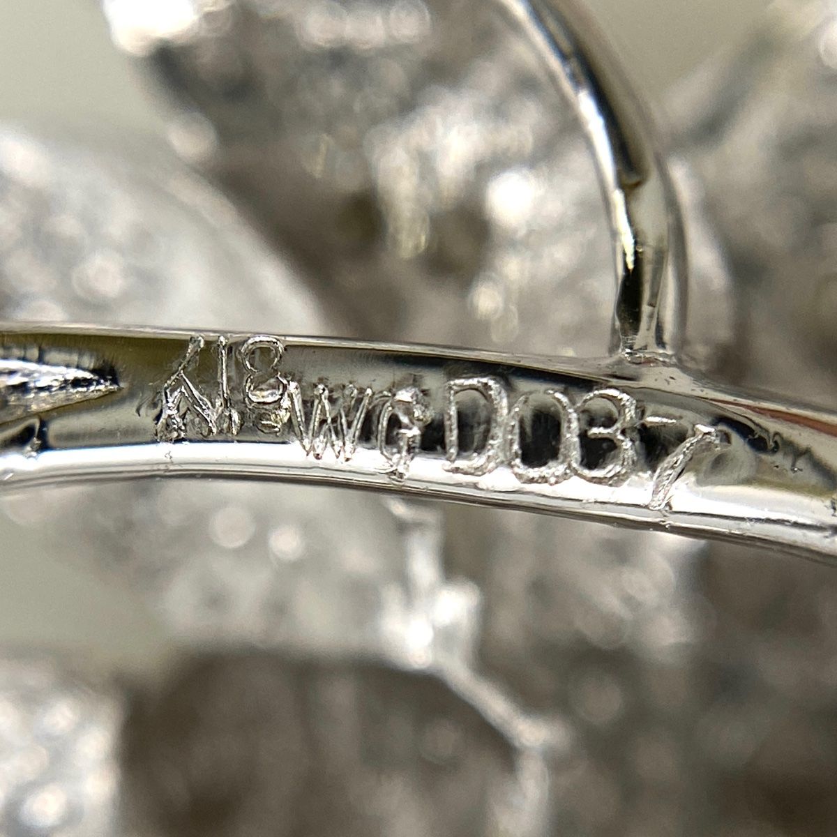 フラワーモチーフ デザインブローチ