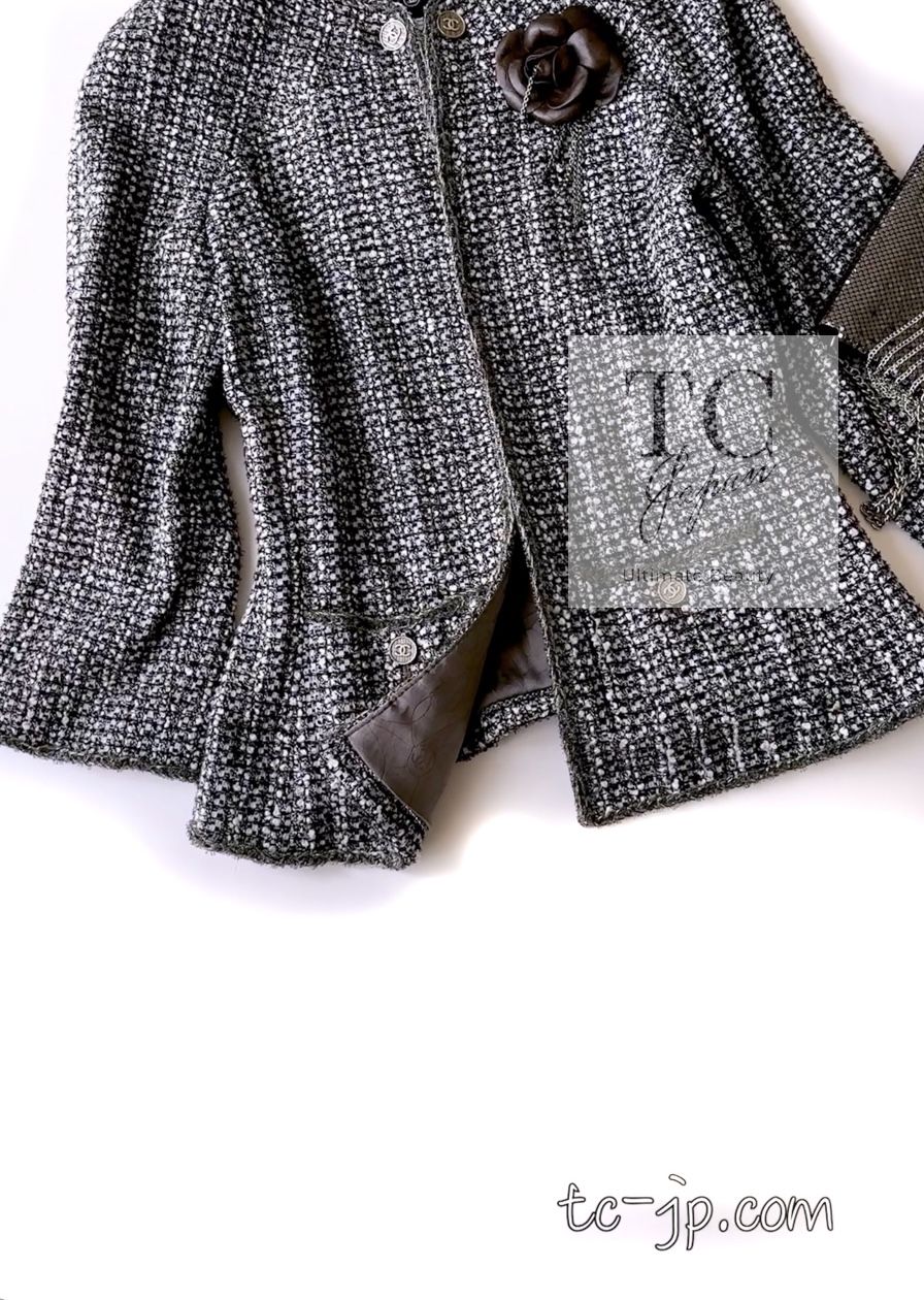 カール・ラガーフェルド　ツイード　ノーカラージャケット　ペプラム　38 シャネル ジャケット CHANEL グレー シルバー メタリック トリム