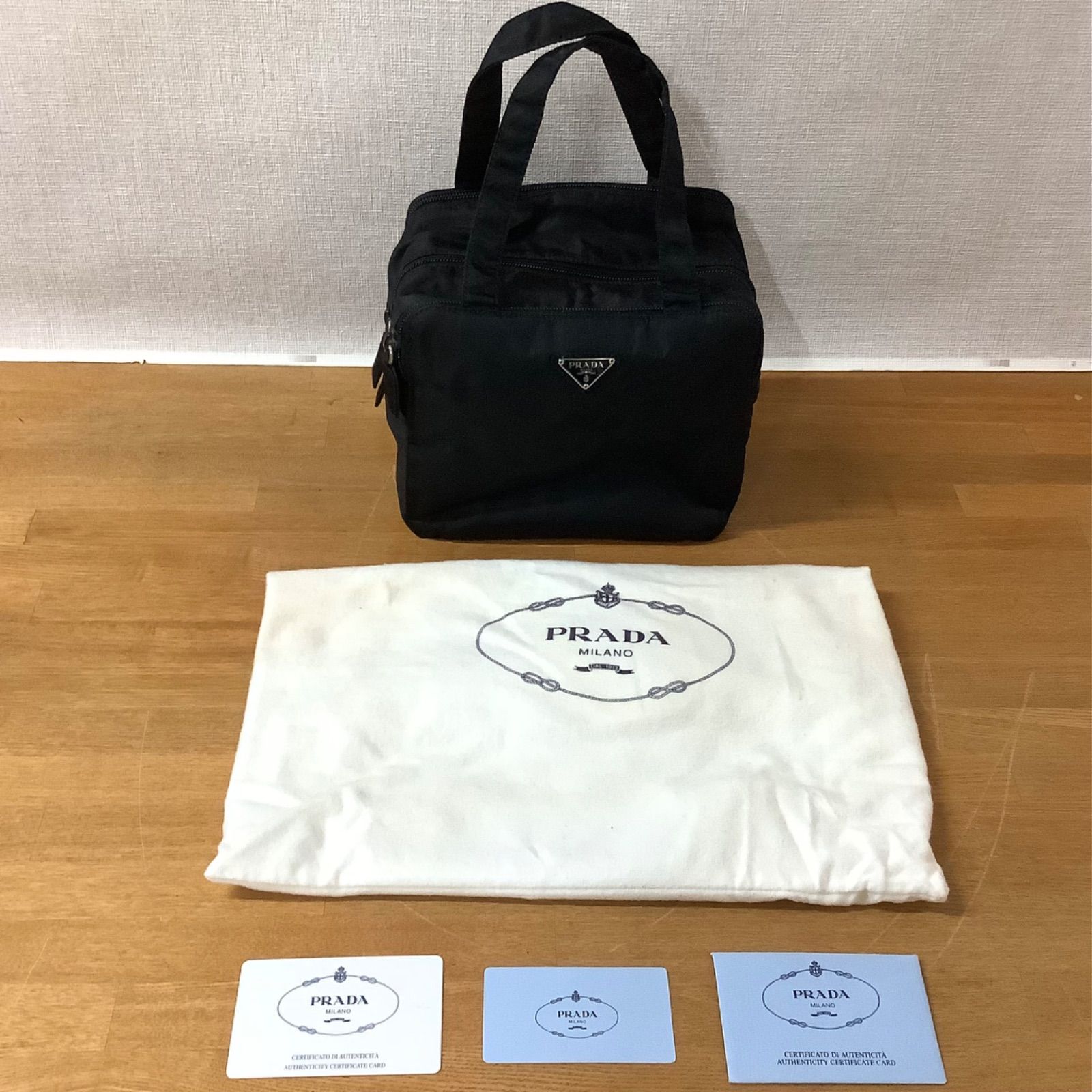 プラダ ポーチ バニティ ハンドバッグ 黒 三角プレート ナイロン