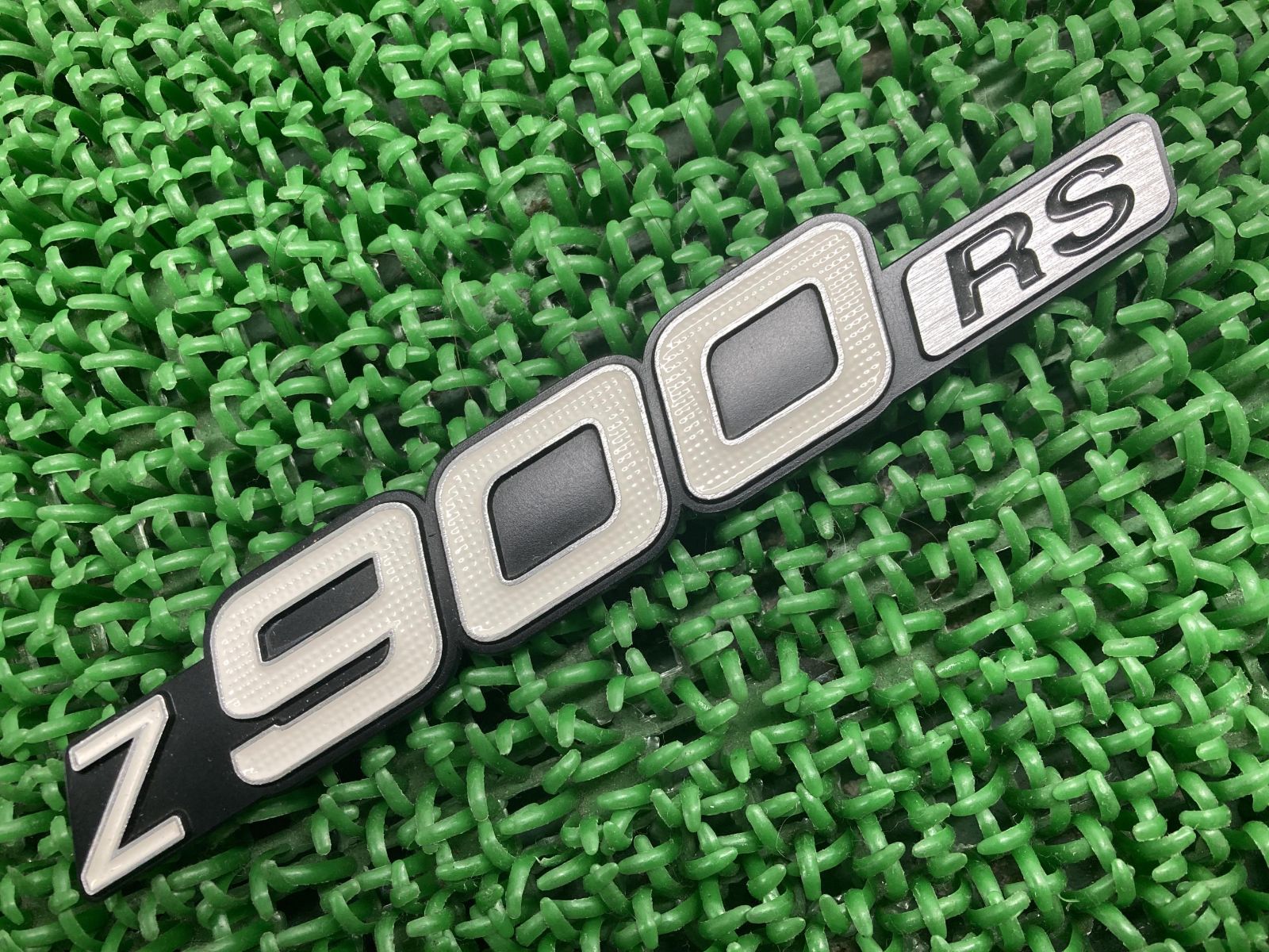 ふか様の専用ページ Z900RS サイドカバーエンブレム 片側 カワサキ 純正 中古 バイク 部品