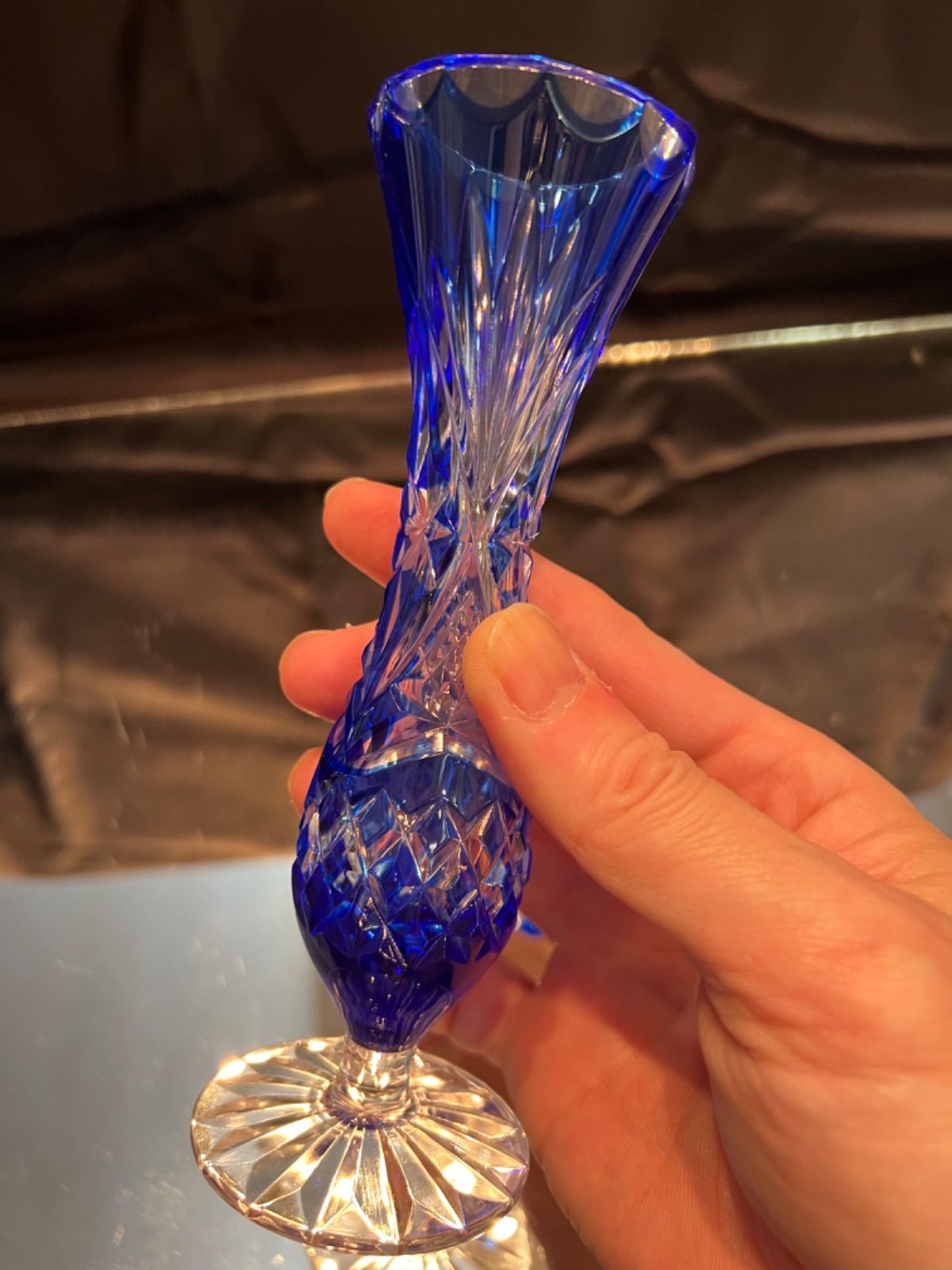 返品交換★BOHEMIA GLASS ボヘミアグラス 花瓶 ブルー系 ケース付★ 工芸ガラス