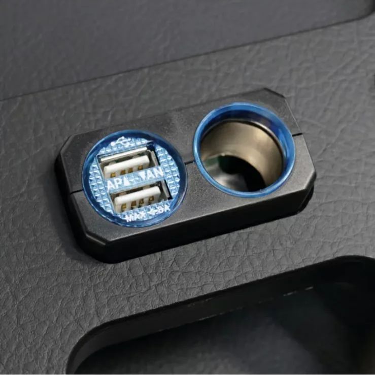 メーカー直送 ハイエース 200系 リア用 デザイン2 USB 付き レザーブラック スリーピース オリジナル 自動車用 センターテーブル ドリンクホルダー付き コースター付属 ThreePiece!エンブレム付属 リア テーブル BRIGHTFACE_UK