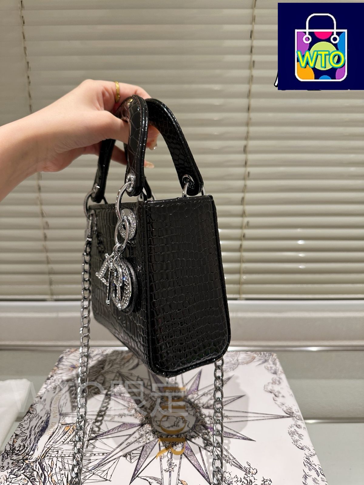 今日特価】Dior Lady Dior Bag with Folding Gift Box