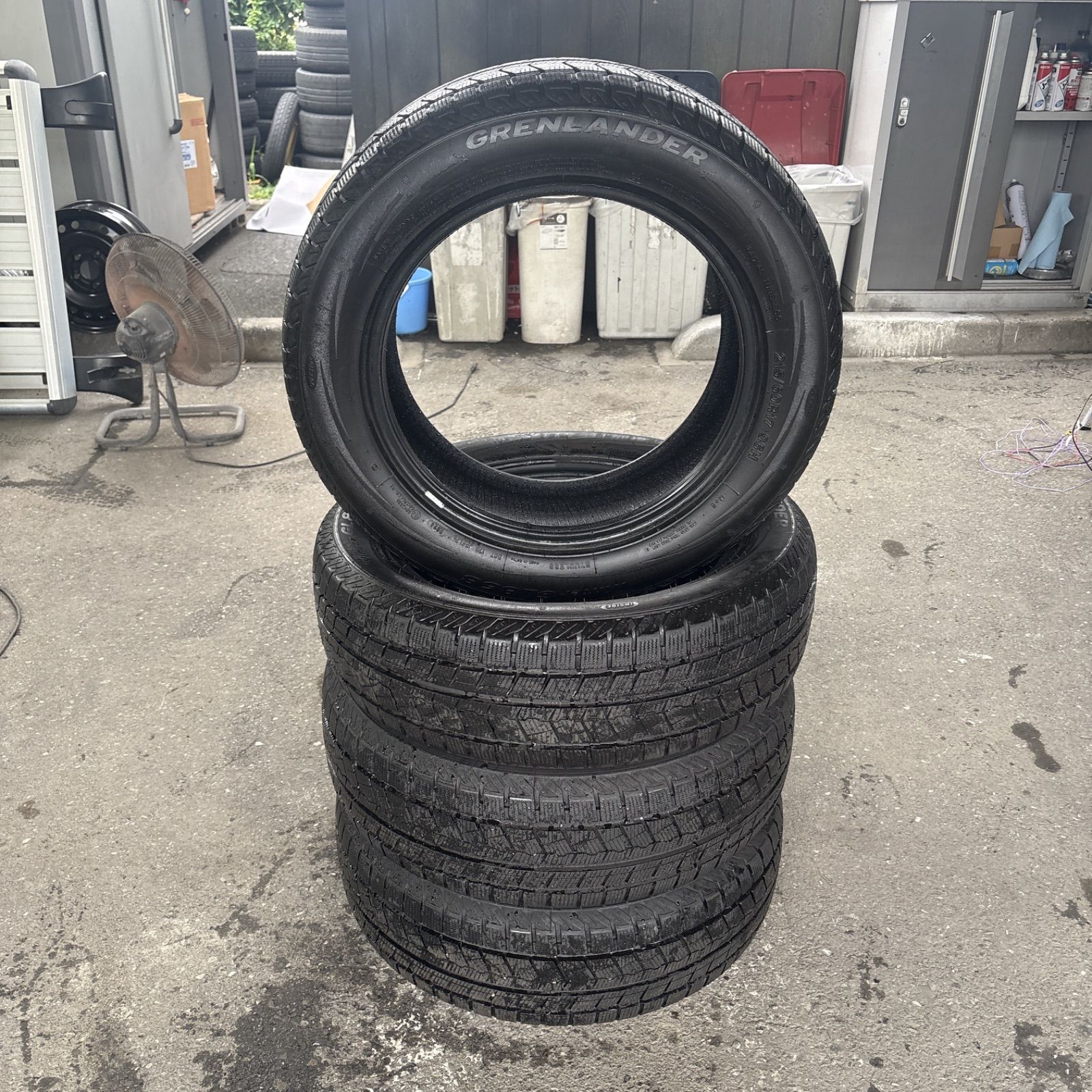 最終値下げ【送料無料 バリ溝】215/60R17 GRENLANDER WINTER GL868 24 