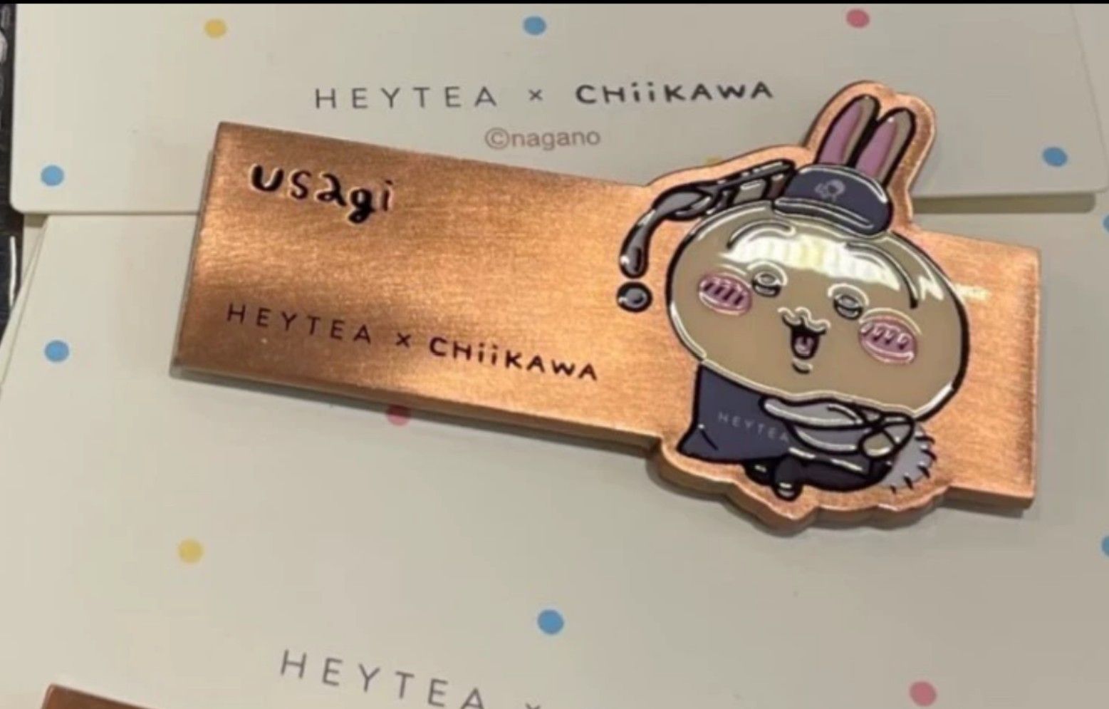 ちいかわ HEYTEA 金属バッジ 名札バッジ ちいかわ ハチワレ