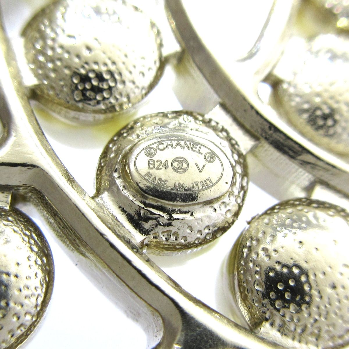 【美品】シャネル CHANEL ブローチ ココマーク ホワイト ゴールド 楽天市場】CHANEL□ ブローチ ココマーク モノトーン ホワイト