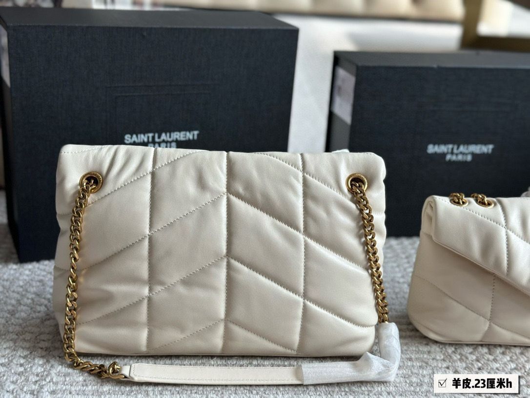 ⭐️ YSL の Loulou Puffer クッションバッグ 大きさ 29×22cm 小ささ 23×16cm -MM輸入5