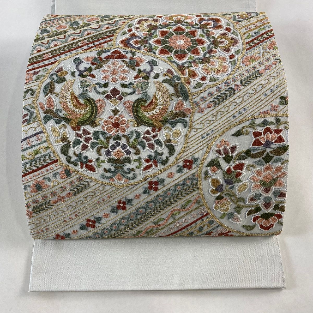 袋帯 美品 逸品 華文 向かい鳥 相良刺繍 金糸 灰色 お太鼓柄