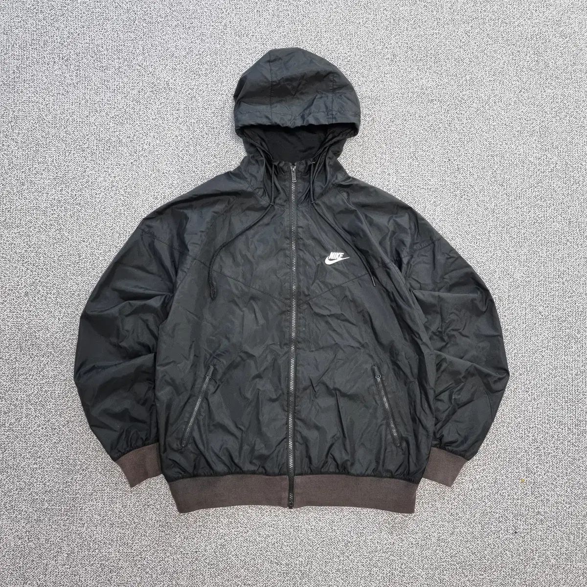 NIKE ナイキ ウインドブレーカー 黒 used Nike(ナイキ） ウインドブレーカー 黒 - メルカリ