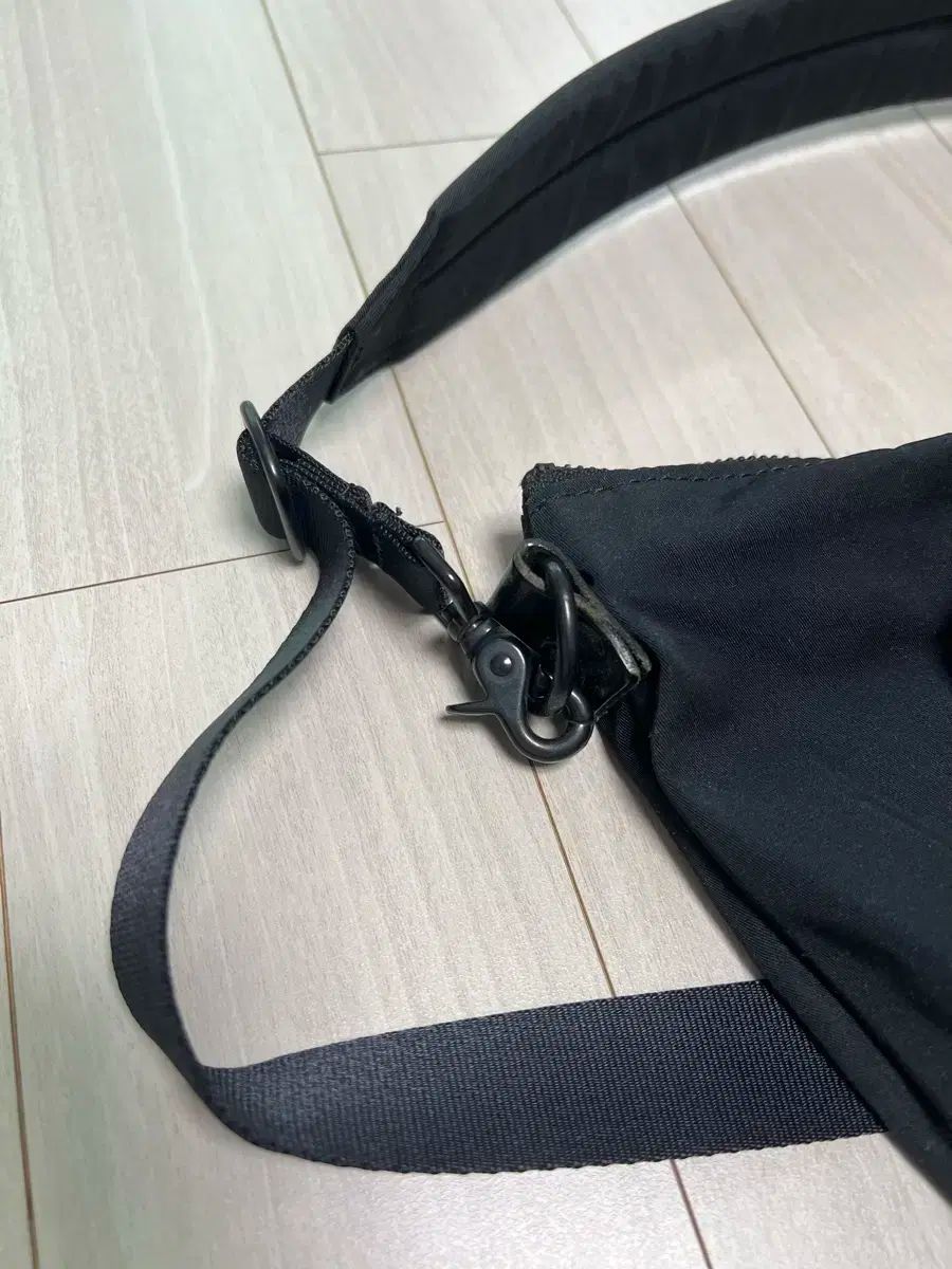 AMIACALVA(アミアカルヴァ) ボディバッグ ブラック AMIACALVA