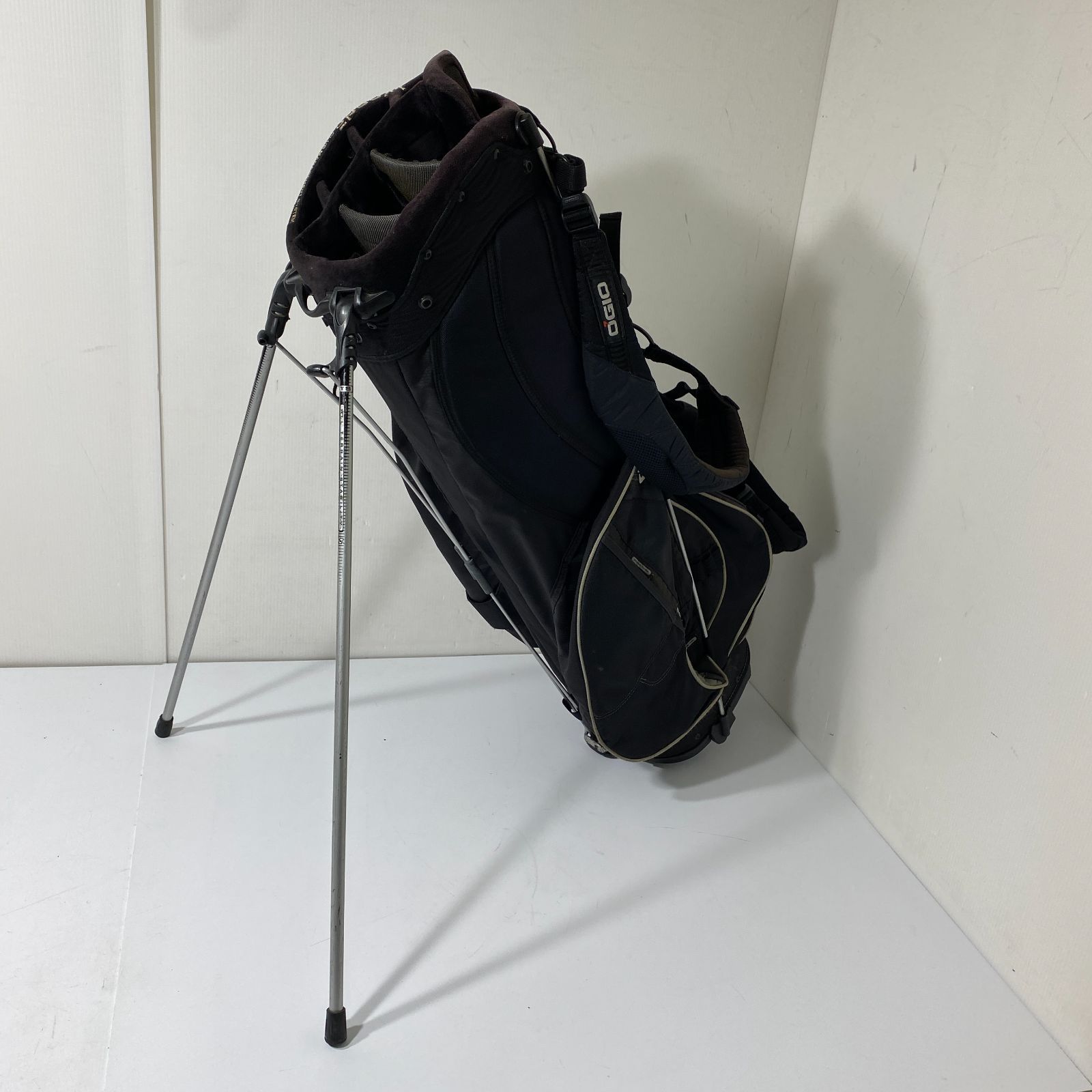 オジオ OIDO スタンドキャディバッグ ブラック・オレンジ 9.5インチ オジオ OIDO スタンドキャディバッグ ブラック・オレンジ 9.5