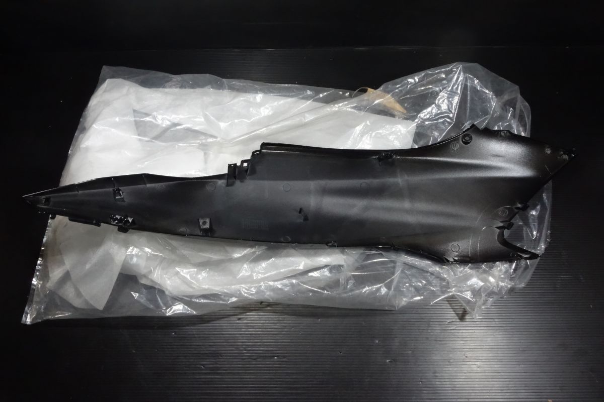 シートカウル テールカウル リアカウル 左 83650-K97-V00ZC ホンダ 純正 PCX150 KF30 B級品 R20251006